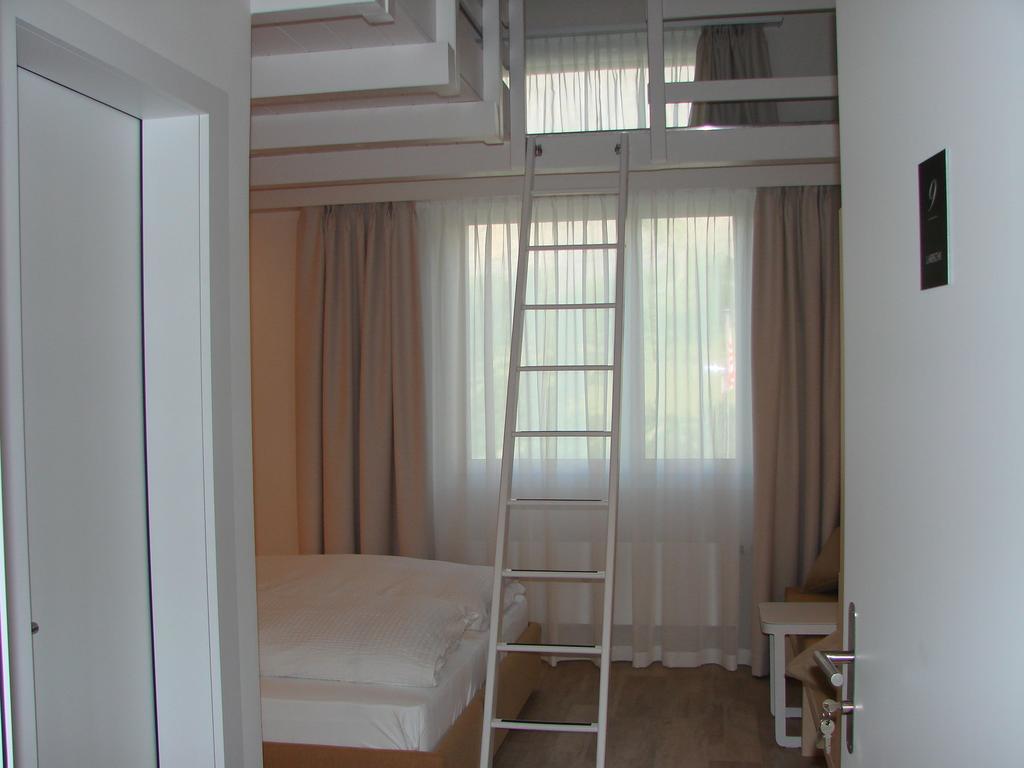 Hotel Restaurant Flaschen Albinen Pokoj fotografie