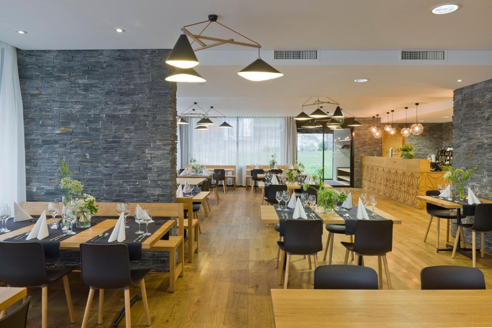Hotel Restaurant Flaschen Albinen Exteriér fotografie